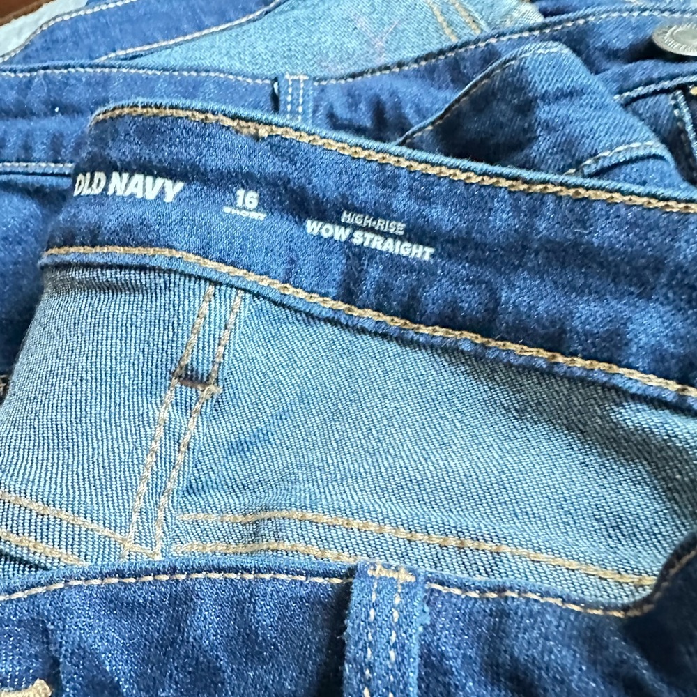 Four pairs of Old Navy women’s size 16 short wow high-rise straight Blue Jeans